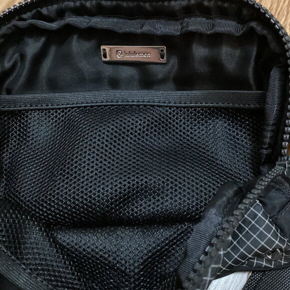 LULULEMON Everywhere Belt Bag 1L BLACK WHITE GRID EBB ORIGINAL STRAP OG ATHLETIC - Picture 6 of 7